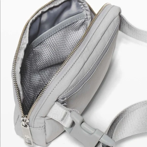 Lululemon Everywhere Belt Bag - Picture 5 of 12